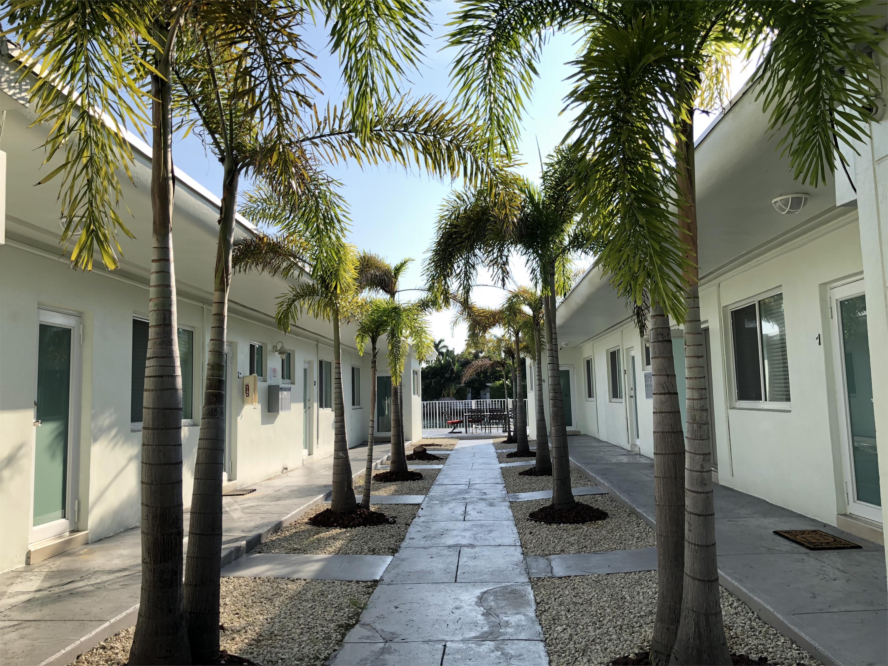 8235 Crespi Boulevard - 8235 - 4